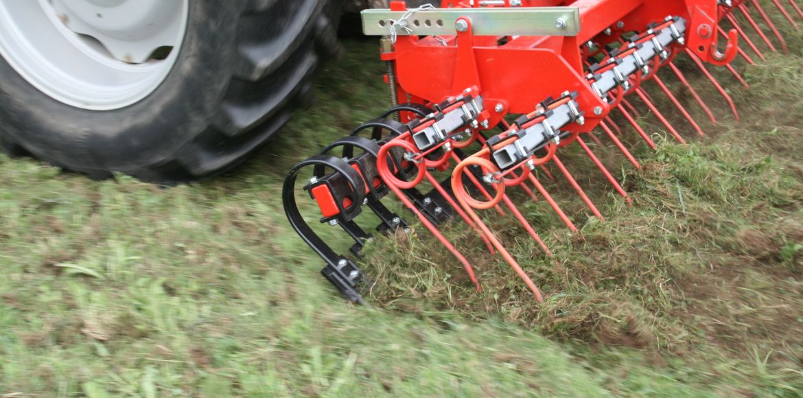 Der Güttler HarroFlex-Striegel zum Striegeln und Lüften