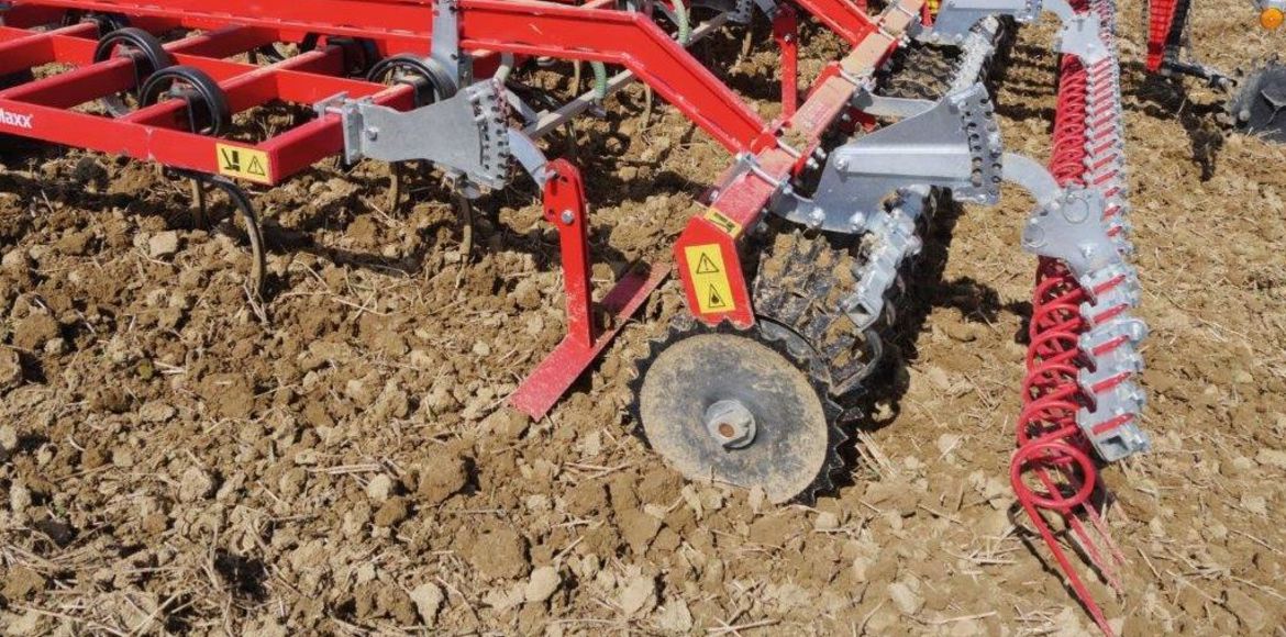 SuperMaxx Culti mit leichter Rollfix Walze zur Saatbettbereitung