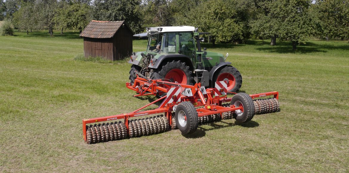 Die Walze mit dem "Goldenen Huftritt"